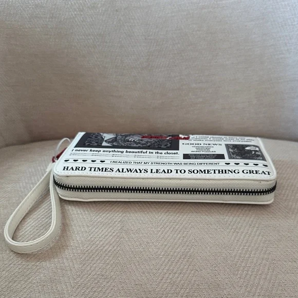 Betsey Johnson White and Black Newspaper wristlet wallet - Picture 6 of 10